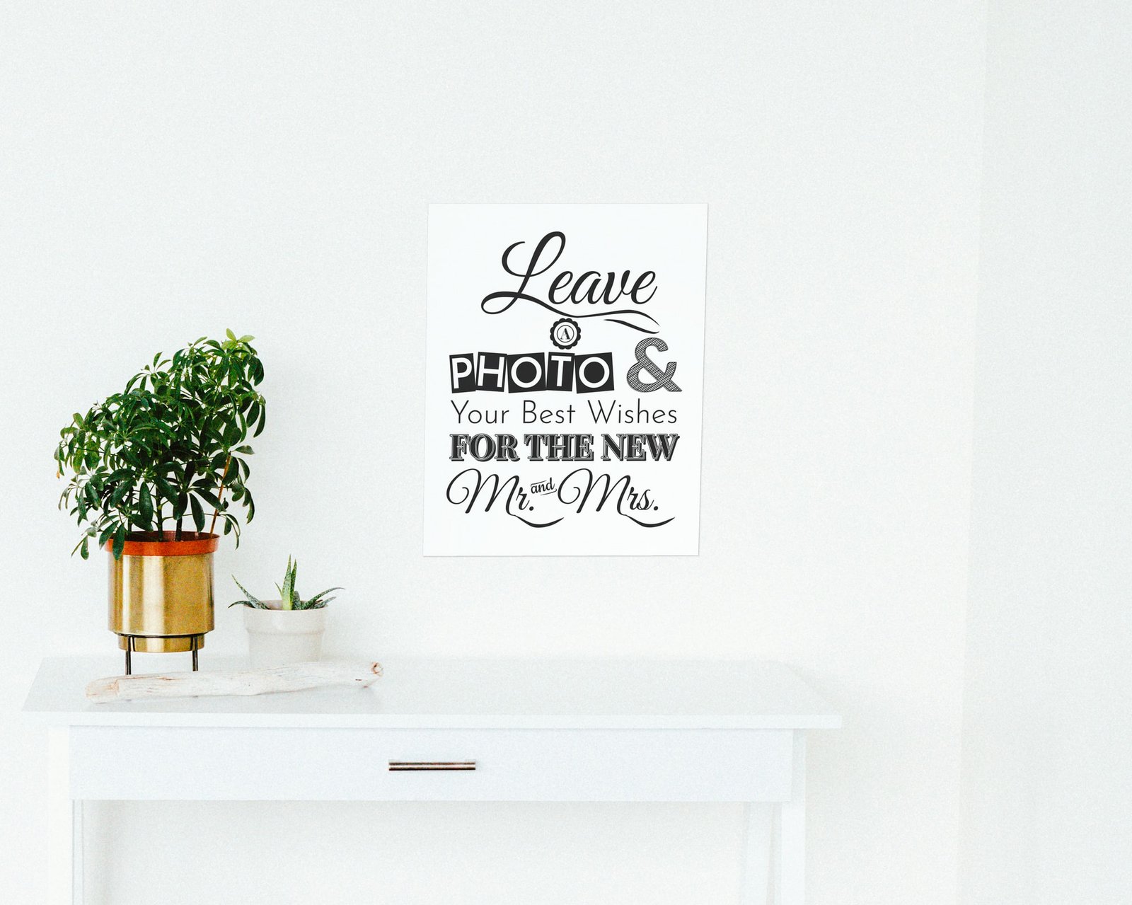 Leave A Photo And Your Best Wishes, Bare print in a hallway and entry