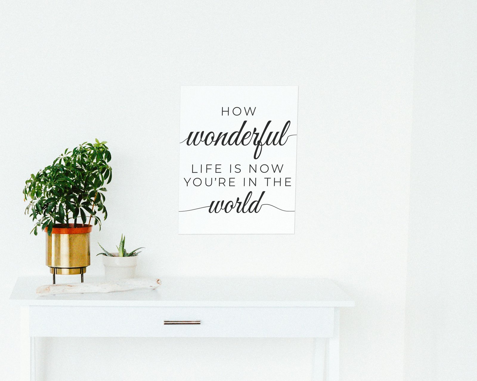 How Wonderful Life Is, Bare print in a hallway and entry